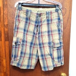 AEO Classic Length Cargo Shorts.  Size 30  (521)